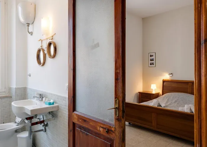 Apartment Guesthost - Piazza Concordia With Balcony La Spezia