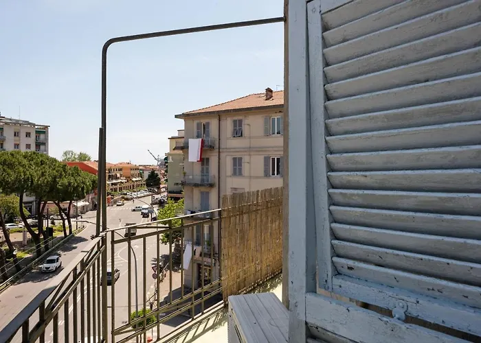 Guesthost - Piazza Concordia With Balcony La Spezia